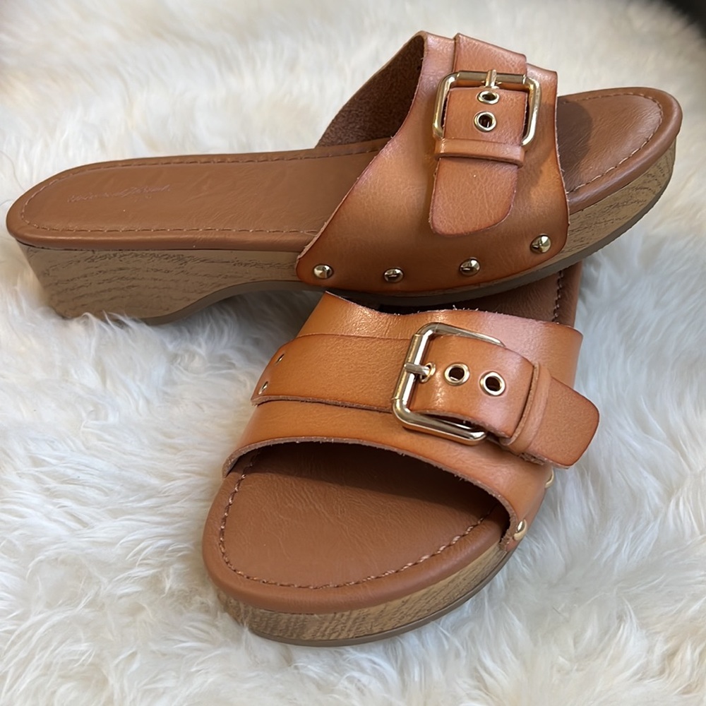 Cute Kora Cognac Clog slip on buckle slide sandals tan size 7 universal thread